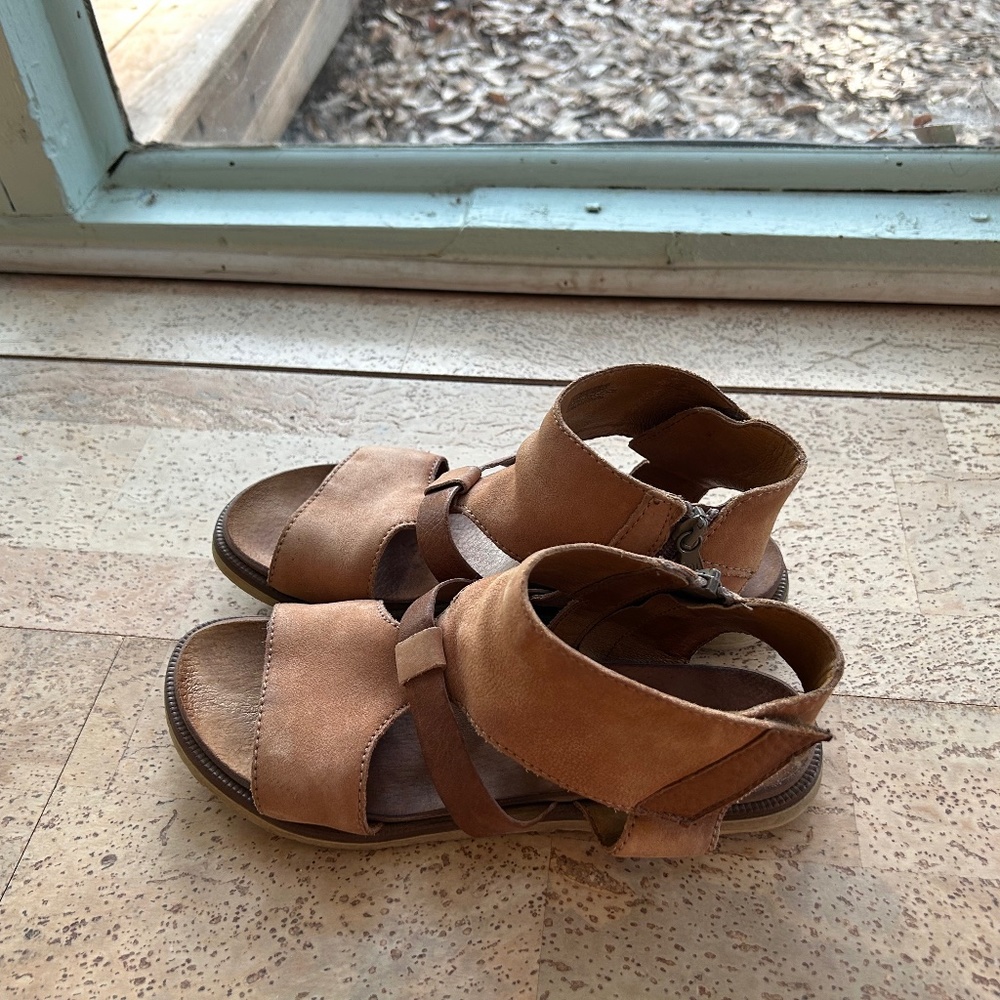 Miz mooz sandals size 38